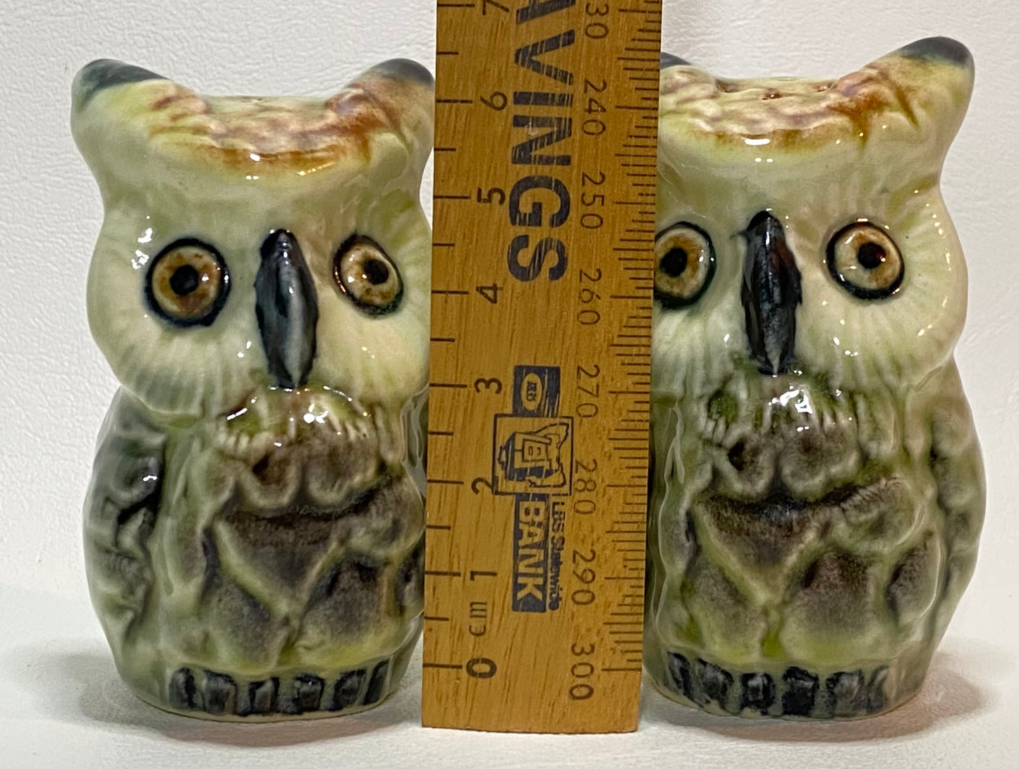 Australian Vintage Darbyshire Ware Pottery Owl salt n pepper shakers (with original sticker)