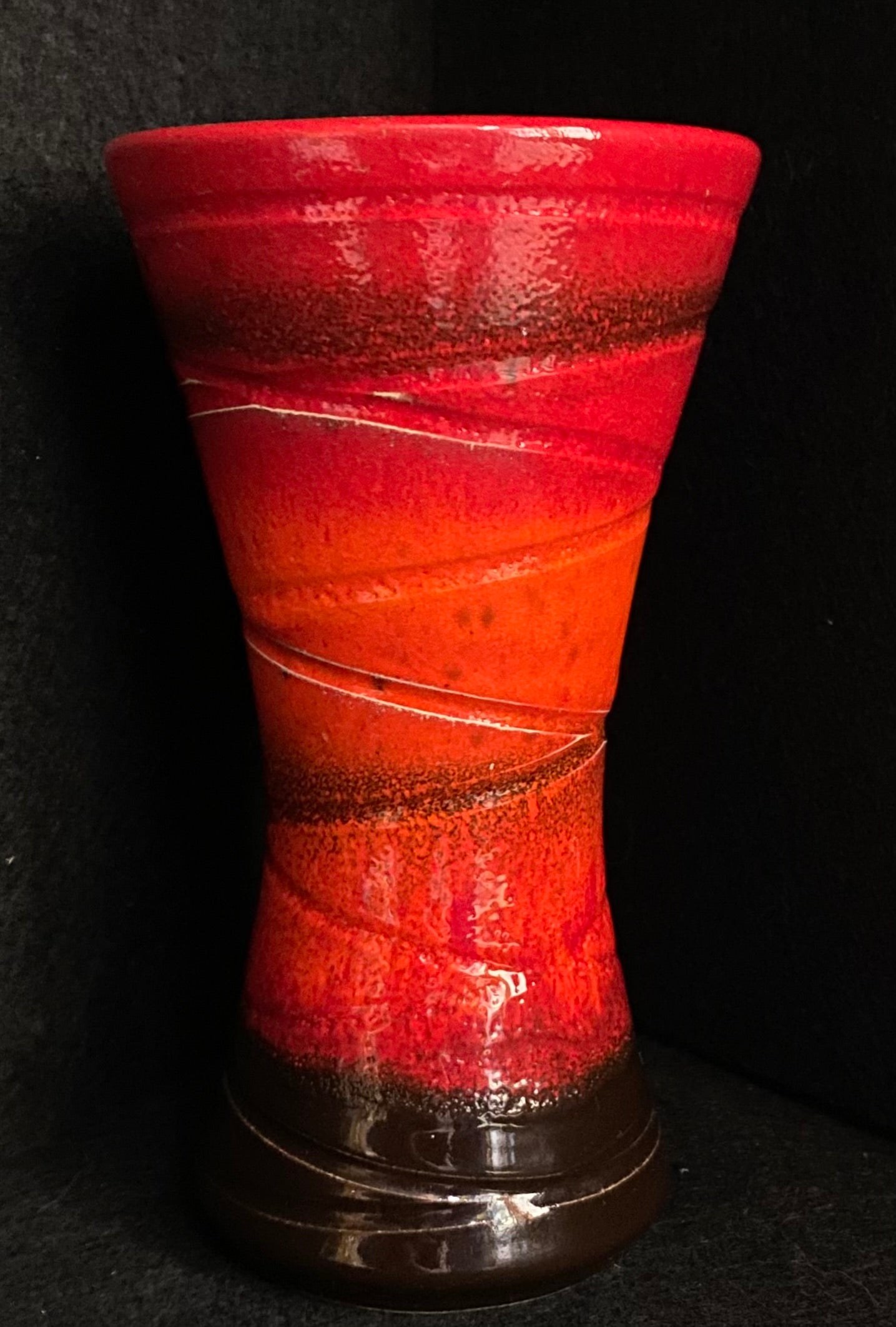 West German Red and Black Dümler & Breiden shape 103 - 15 cm