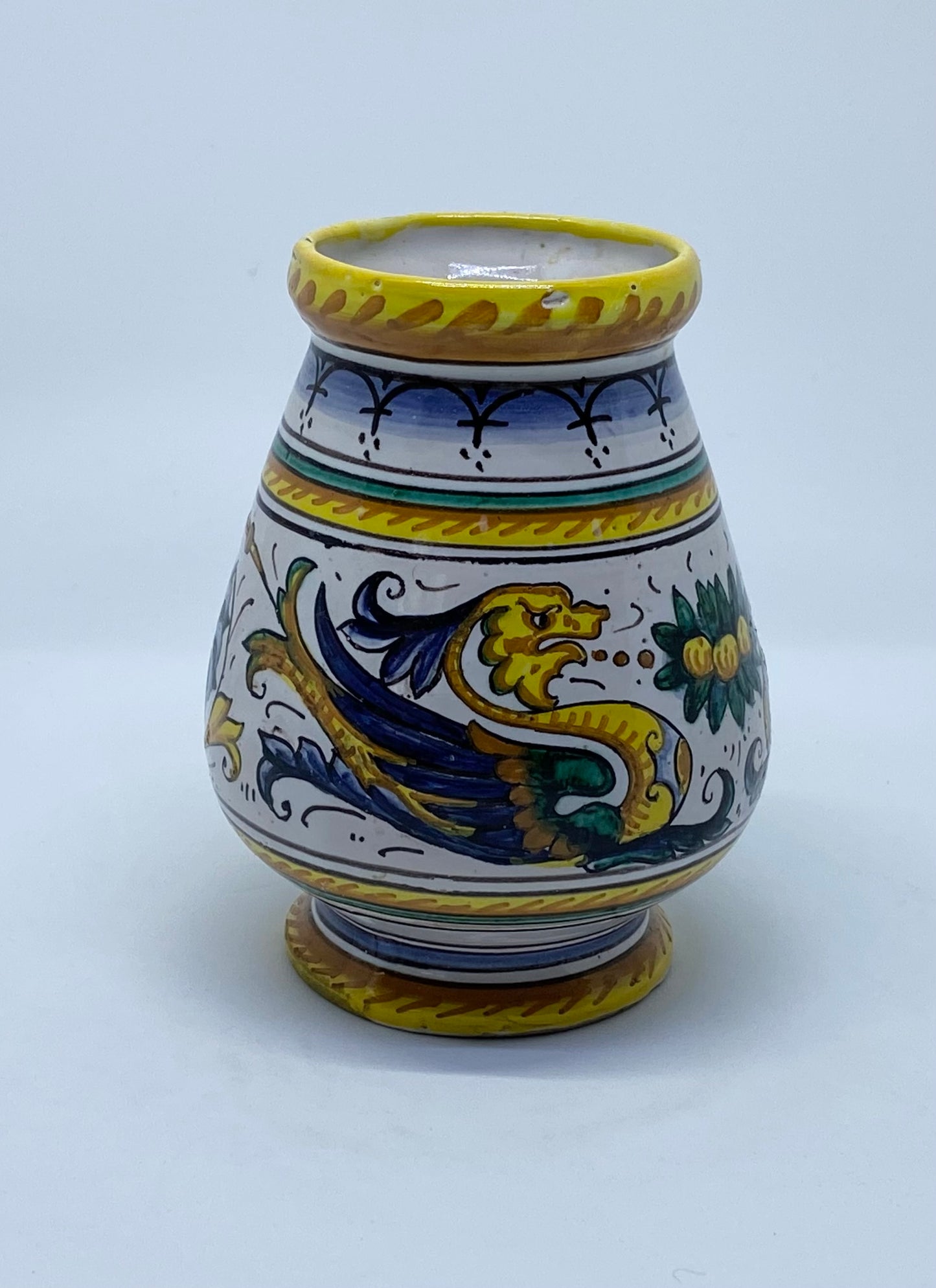 Deruta Hand painted vase with Raffaellesco decoration 1930s