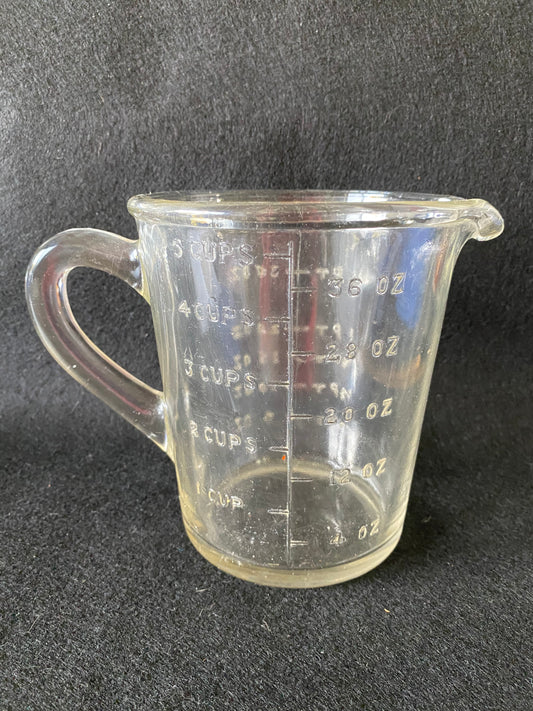 Clear Depression glass (1930s) measuring cup (5 cup/2 pints)