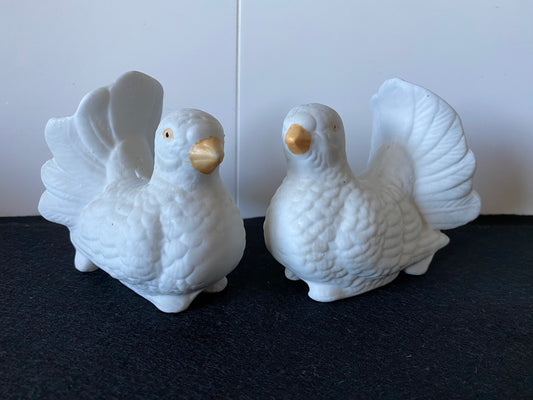 Pair of vintage Flambro R.O.C doves