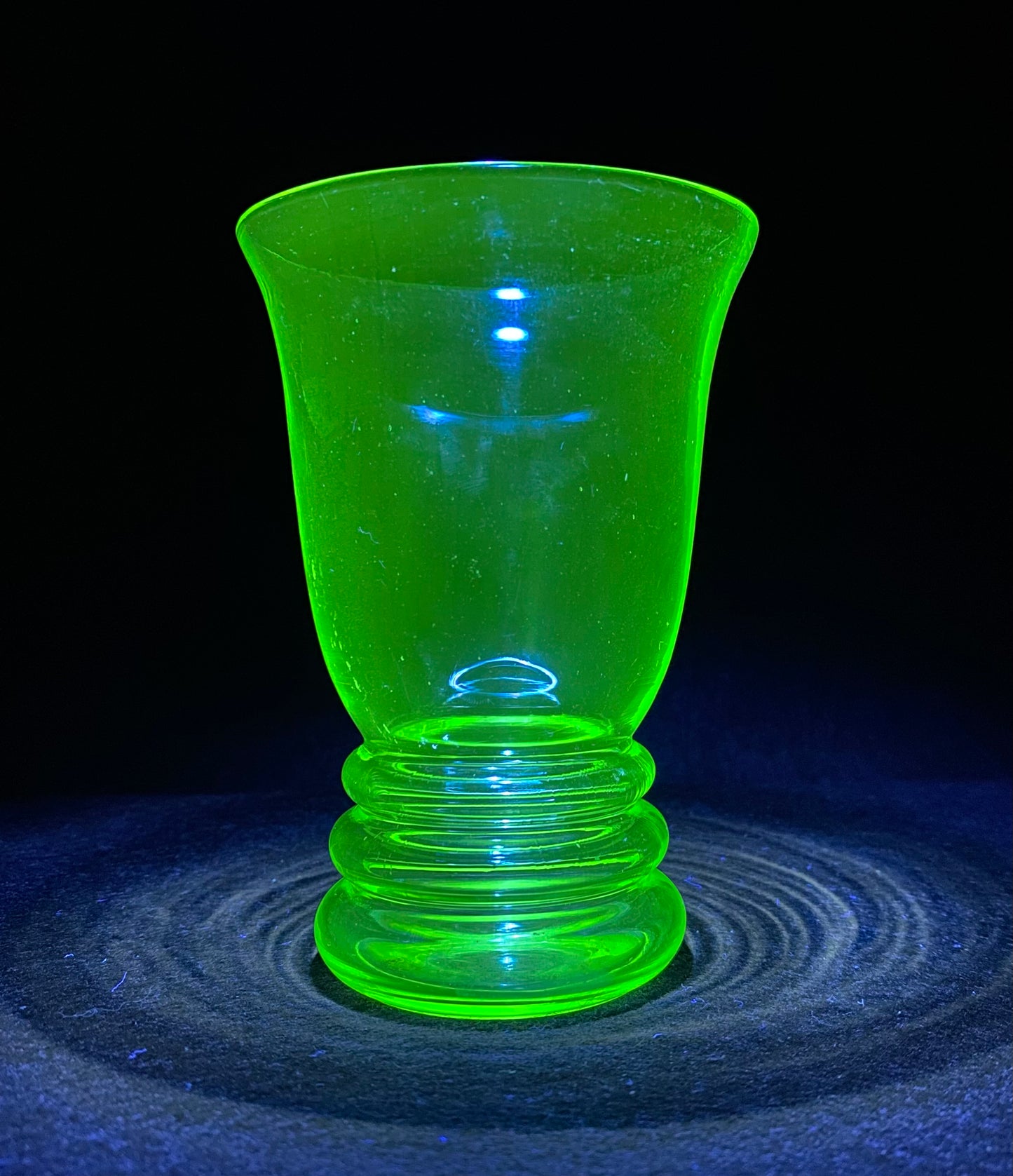 Single Art Deco uranium glass tumbler