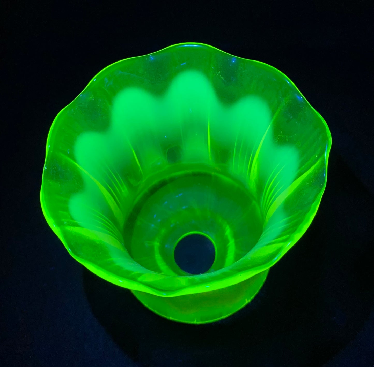 Art Nouveau Vaseline Uranium glass lamp shade