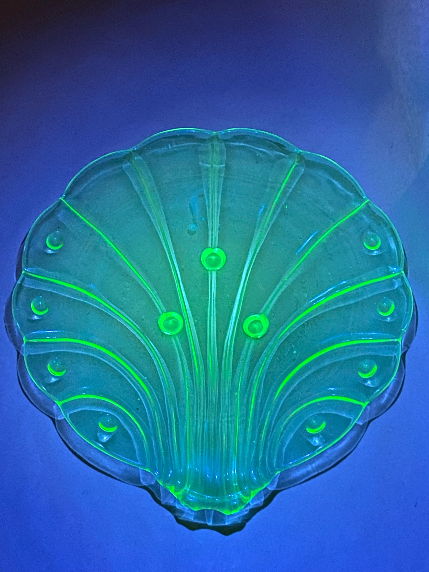 Stölzle-Hermanova Hut Uranium Art Deco glass shell plate (large)