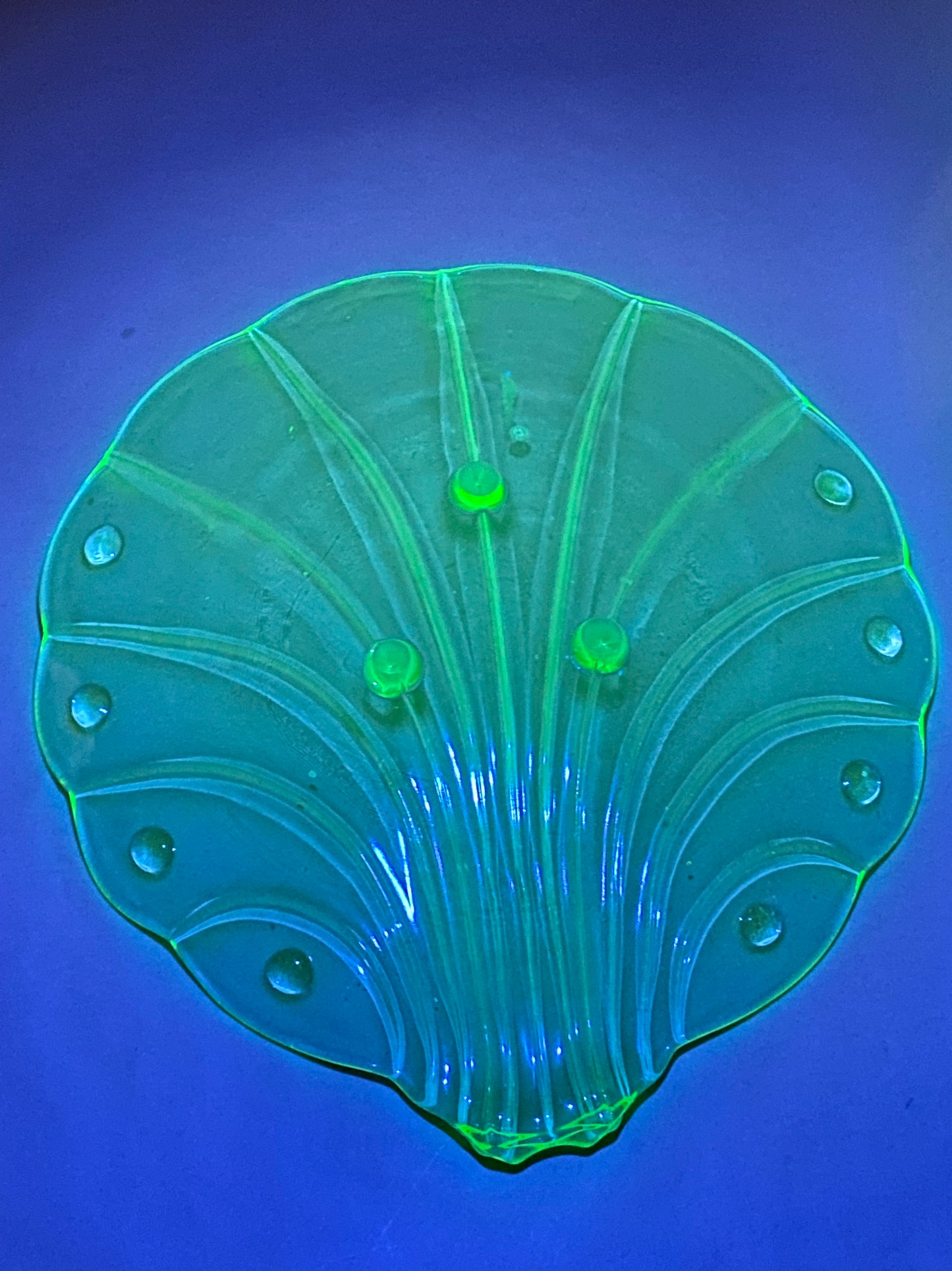 Stölzle-Hermanova Hut Uranium Art Deco glass shell plate (large)