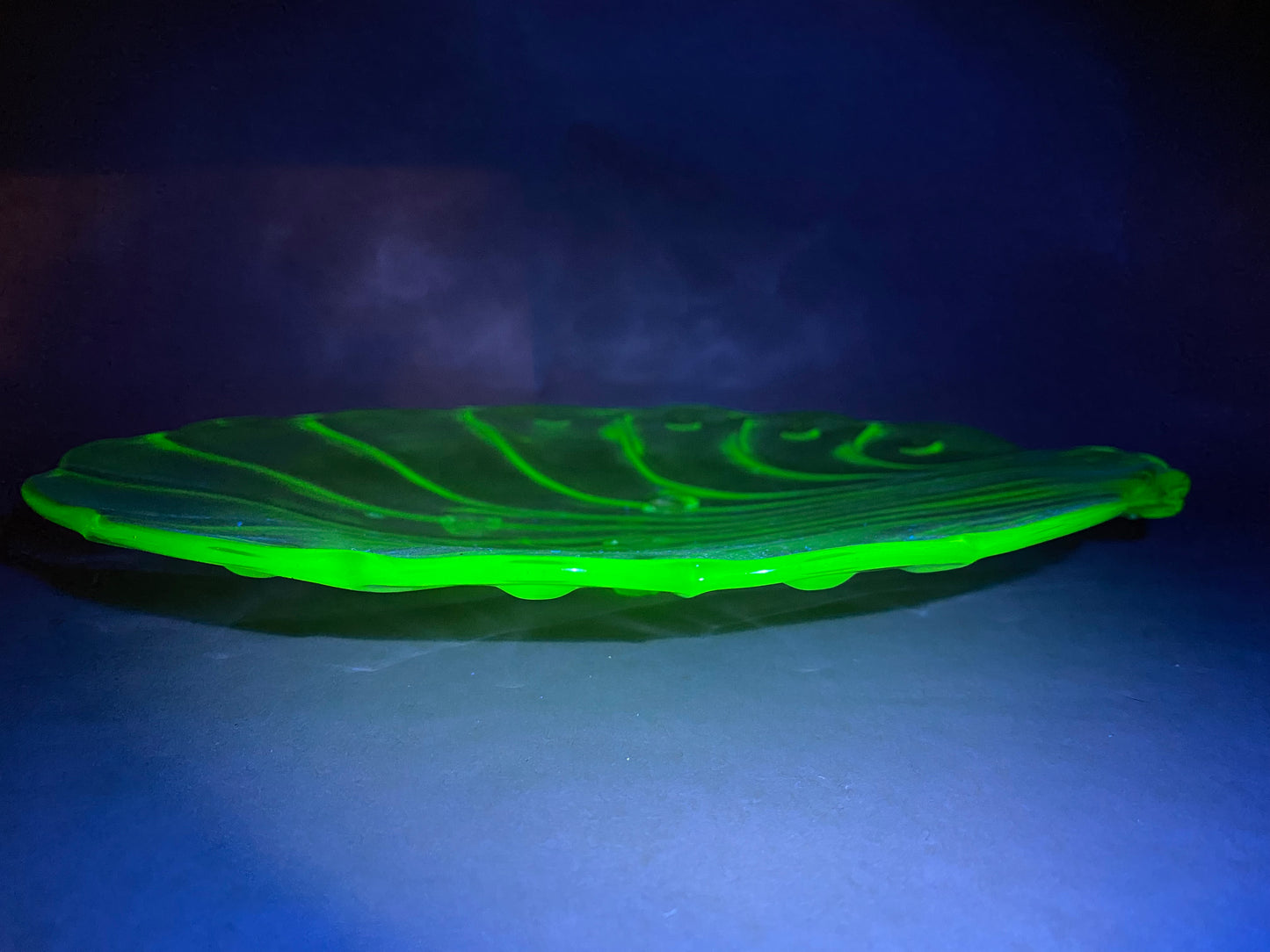 Stölzle-Hermanova Hut Uranium Art Deco glass shell plate (large)