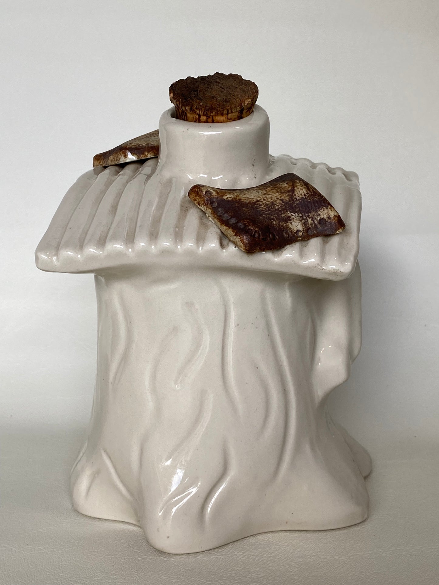 Highly collectible Vintage Ettamogah Pub Dunny ‘Outhouse’ Stoneware Port Decanter