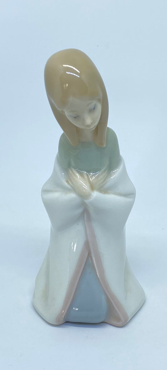 Lladró kneeling girl (bedtime prayers)- 1970s