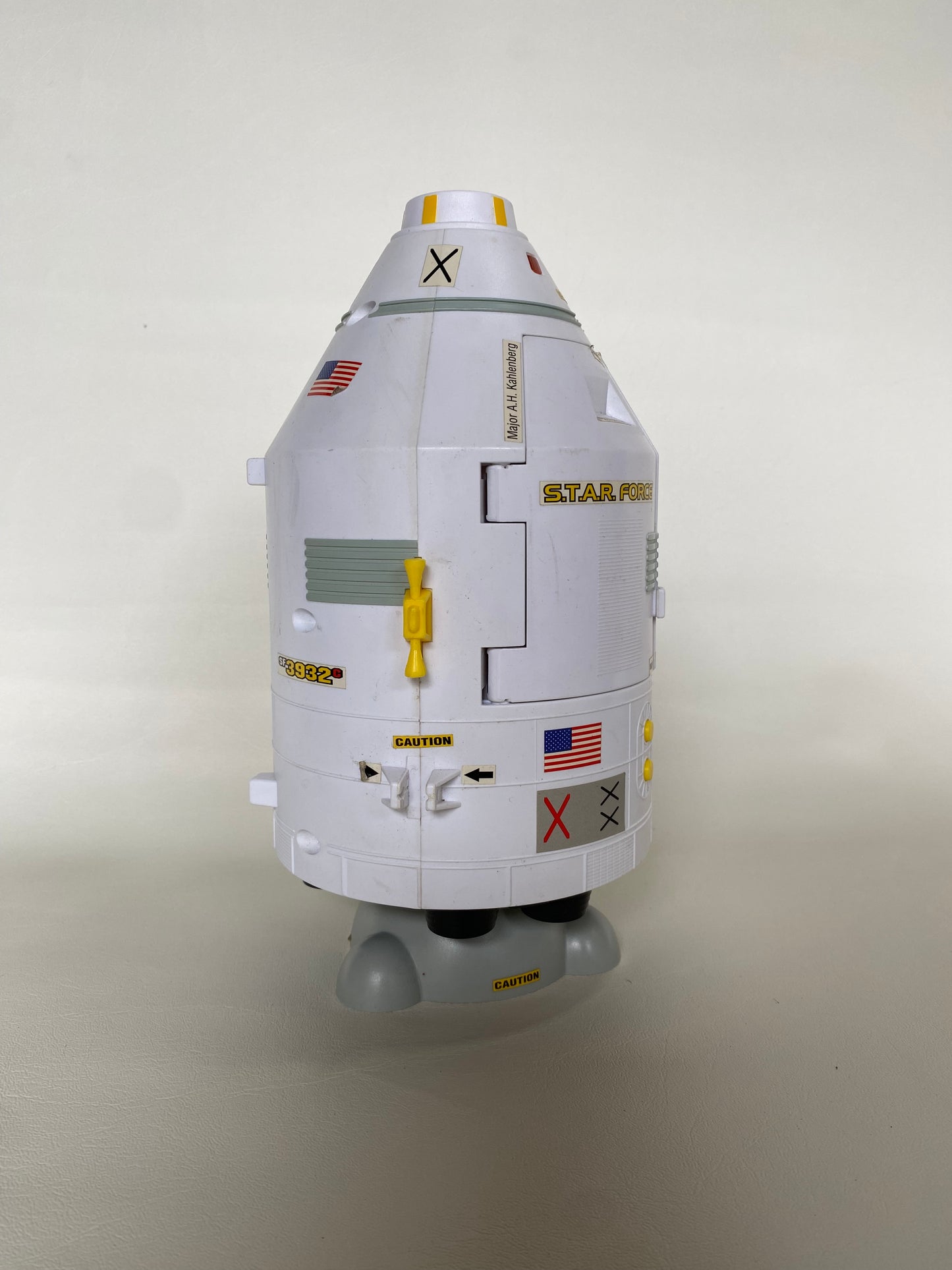 Vintage 1998 Lanard Star Force Space Shuttle Capsule toy with pilots