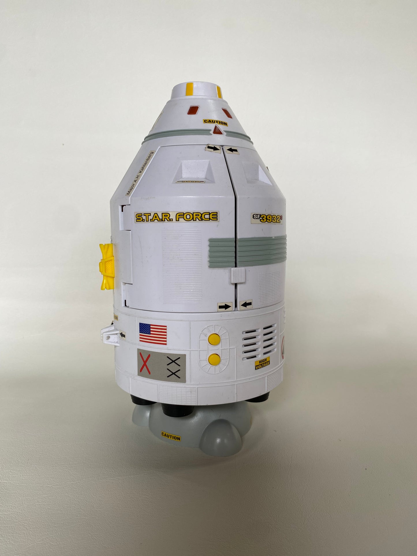 Vintage 1998 Lanard Star Force Space Shuttle Capsule toy with pilots