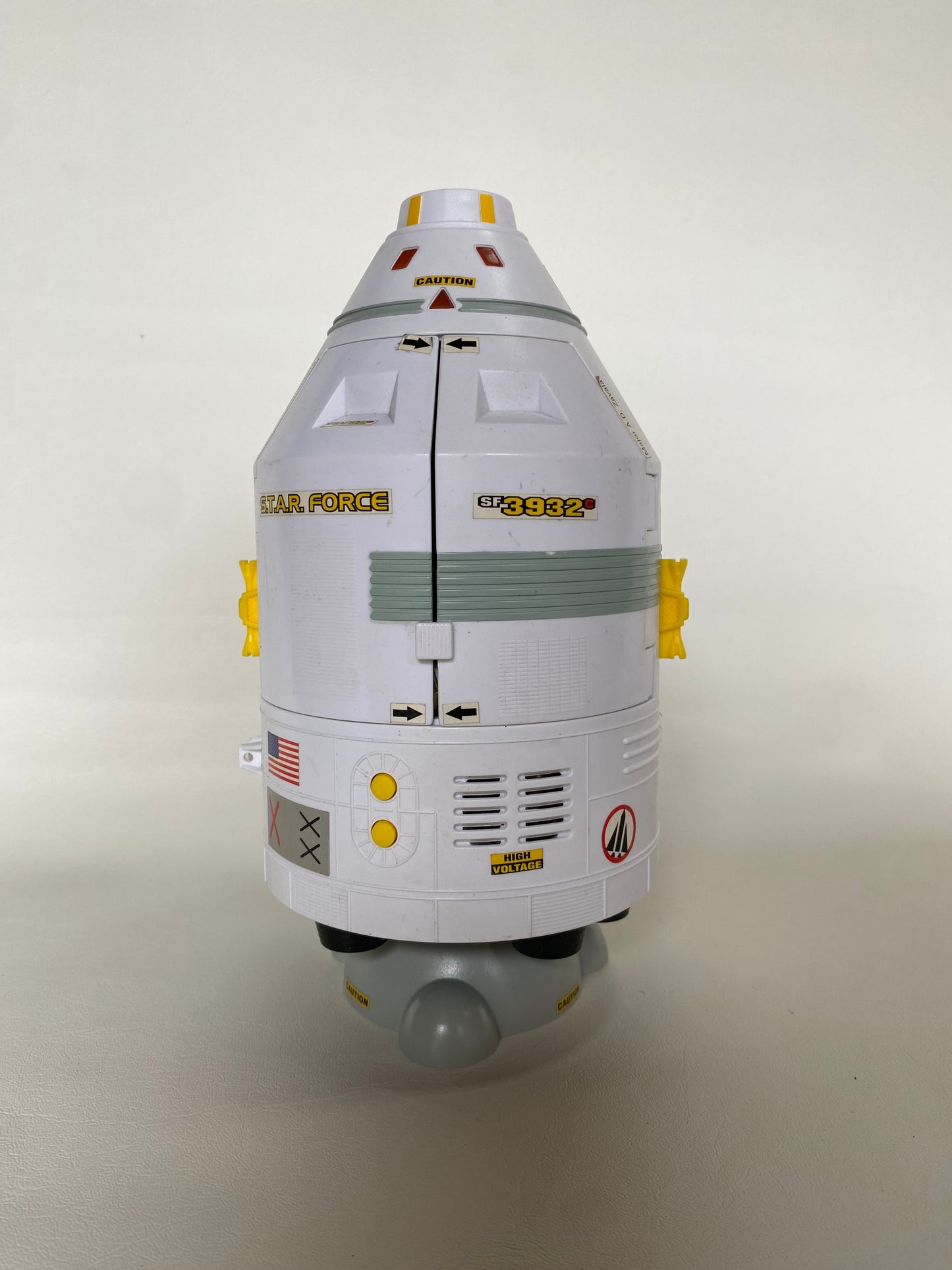 Vintage 1998 Lanard Star Force Space Shuttle Capsule toy with pilots
