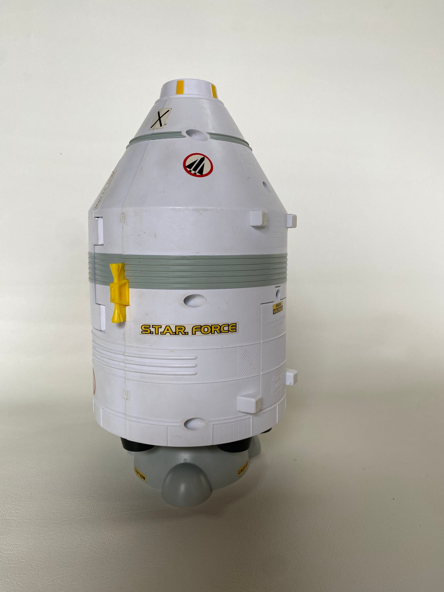 Vintage 1998 Lanard Star Force Space Shuttle Capsule toy with pilots