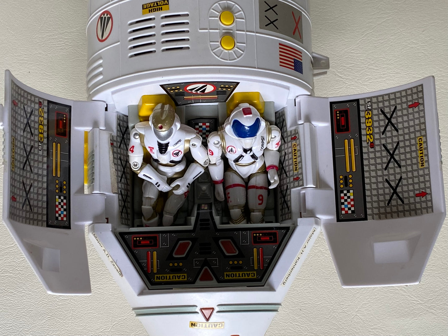 Vintage 1998 Lanard Star Force Space Shuttle Capsule toy with pilots