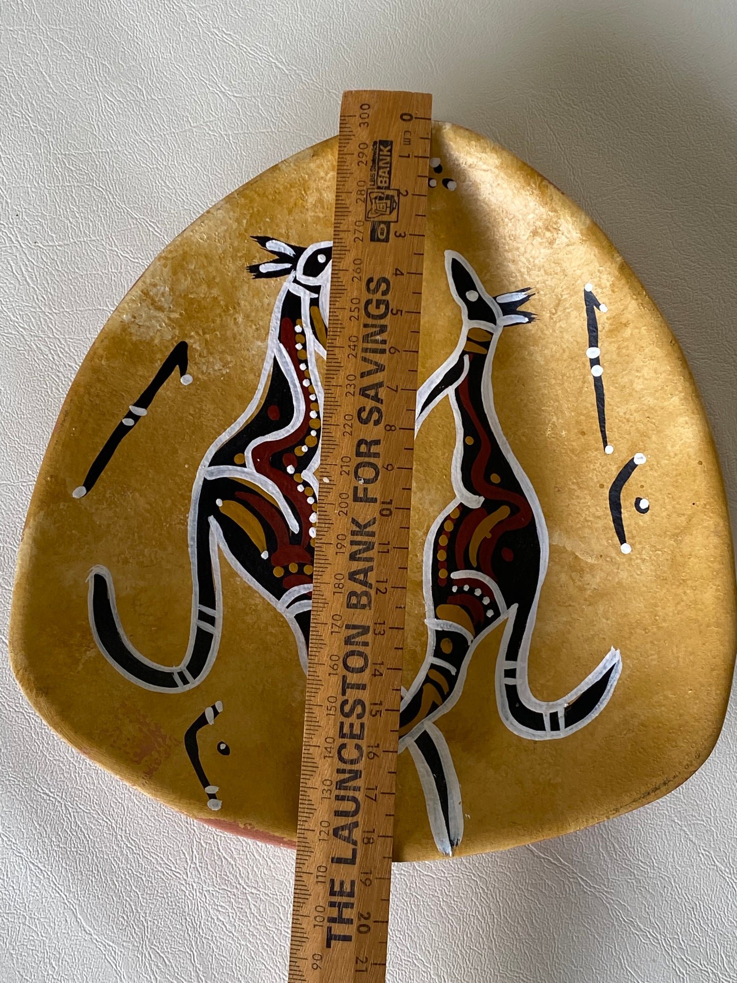 Australiana pottery wall plate with hand painted Aboriginal kangaroo design