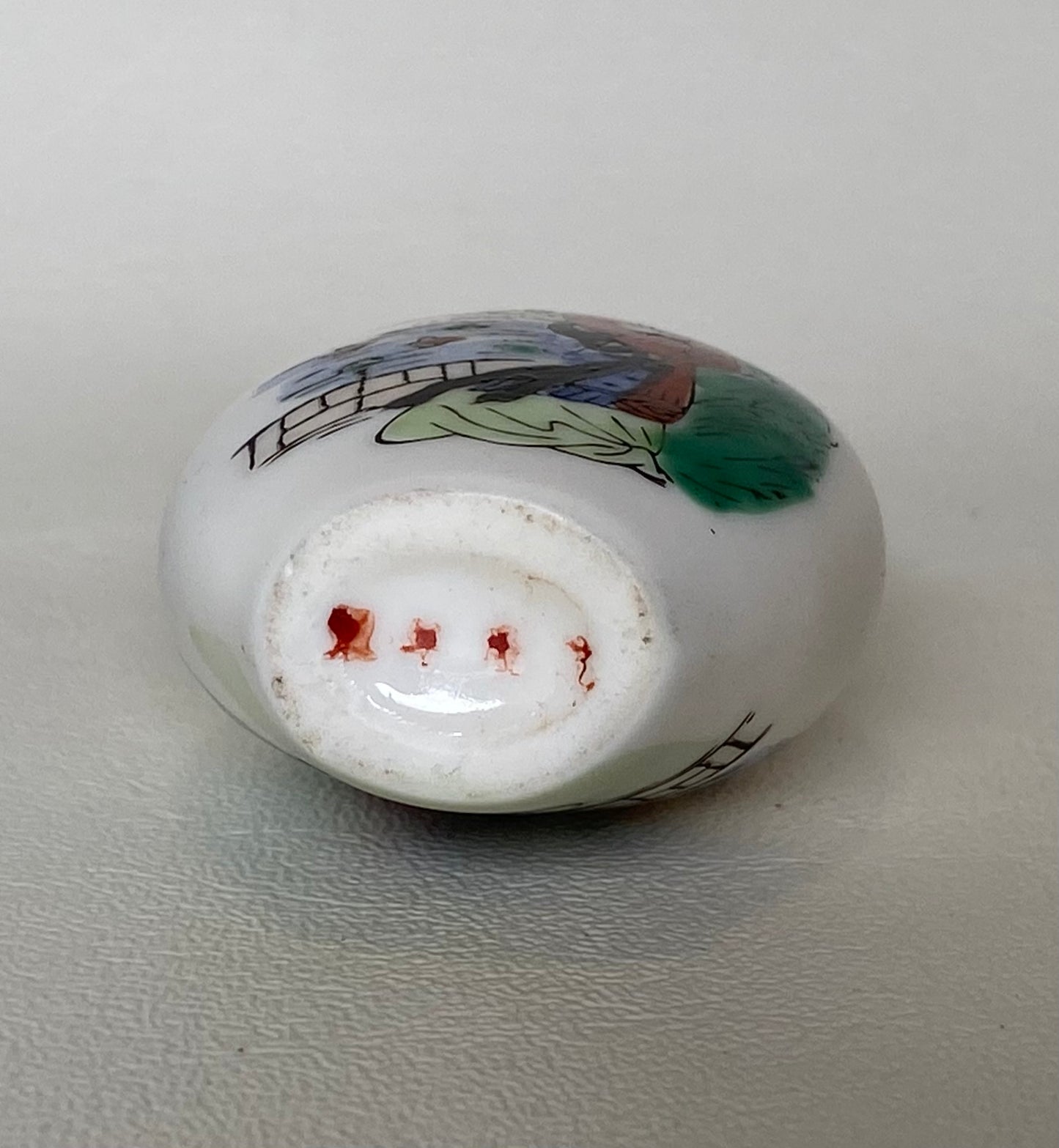 Antique Chinese ceramic Snuff Bottle with Jade Lid