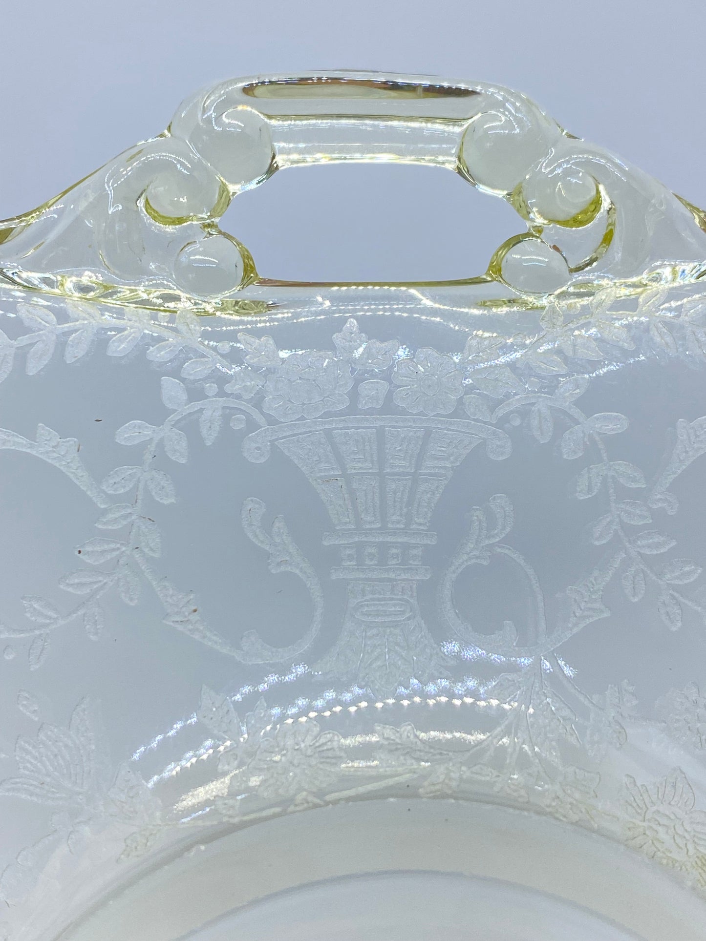 1930s Elegant Cambridge glass plate in citron 'Portia etch design - light uranium glow