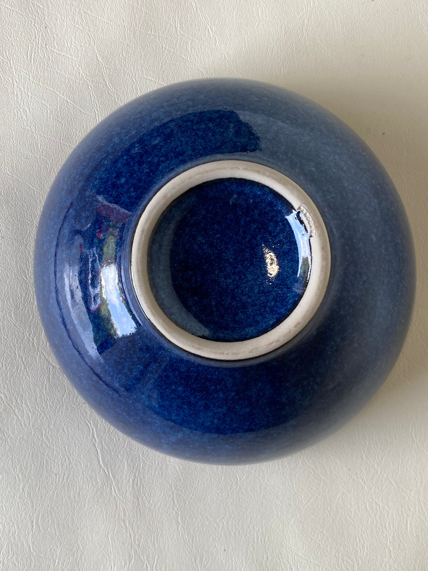 Panogana Tasmania Bill Thomas collectable ceramic blue bowl