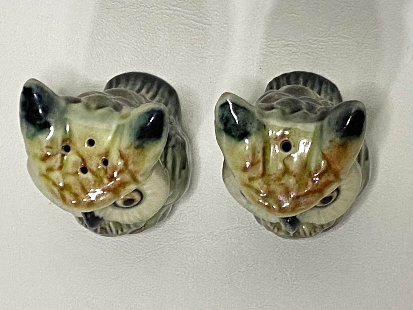 Australian Vintage Darbyshire Ware  Pottery Owl salt n pepper shakers (with original sticker)