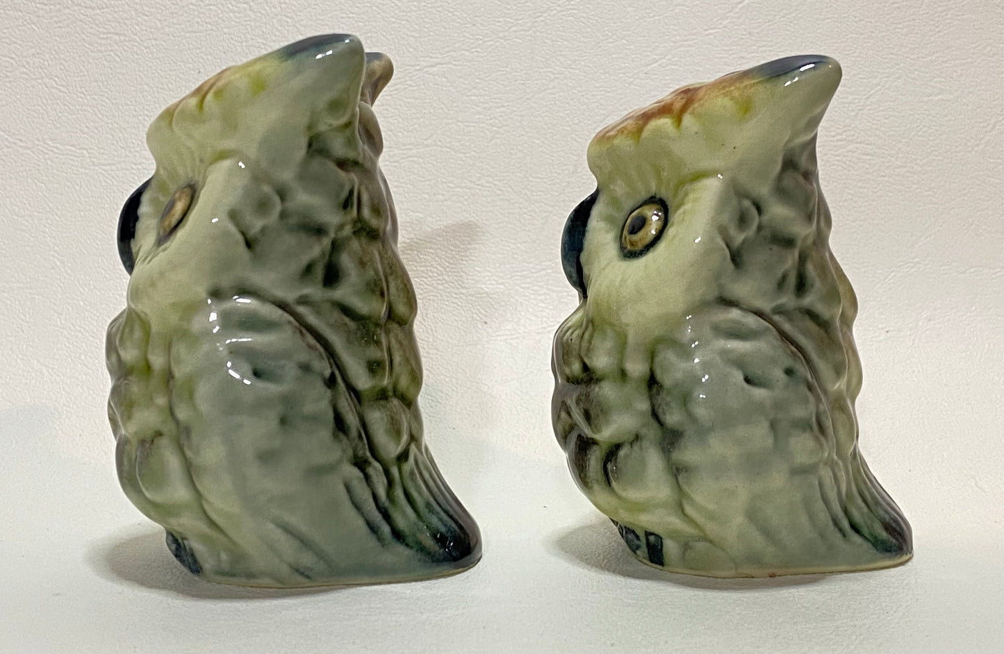 Australian Vintage Darbyshire Ware  Pottery Owl salt n pepper shakers (with original sticker)