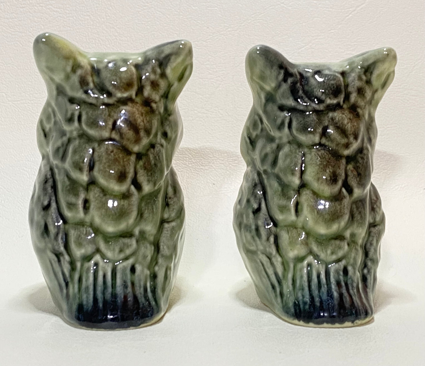 Australian Vintage Darbyshire Ware  Pottery Owl salt n pepper shakers (with original sticker)