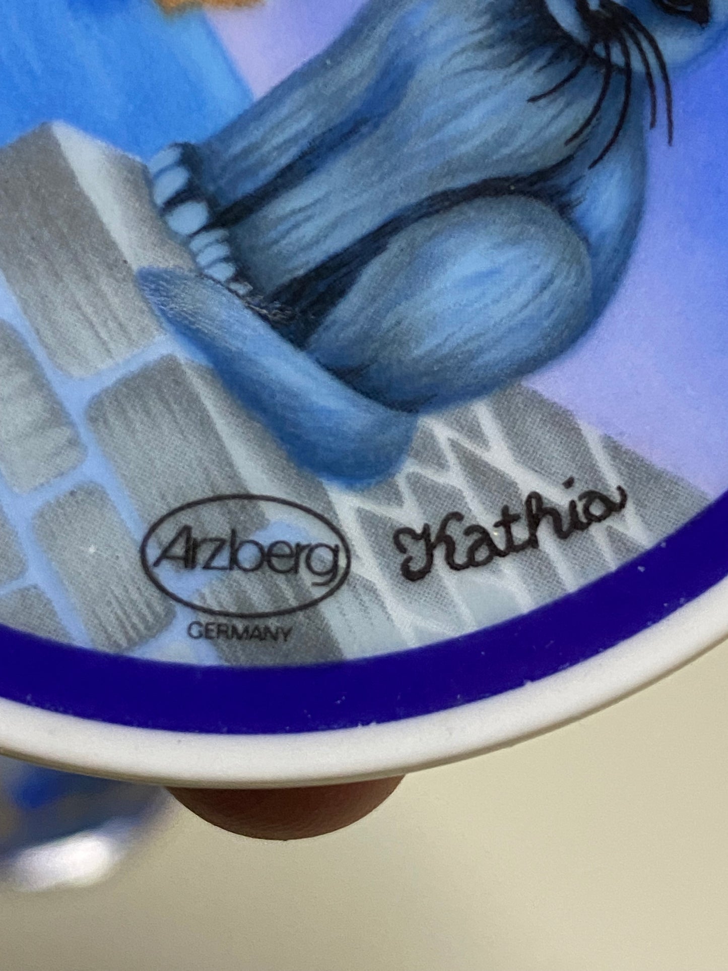 Trio of miniature collectable wall plates “Kathina Katzen” for Arzberg Germany
