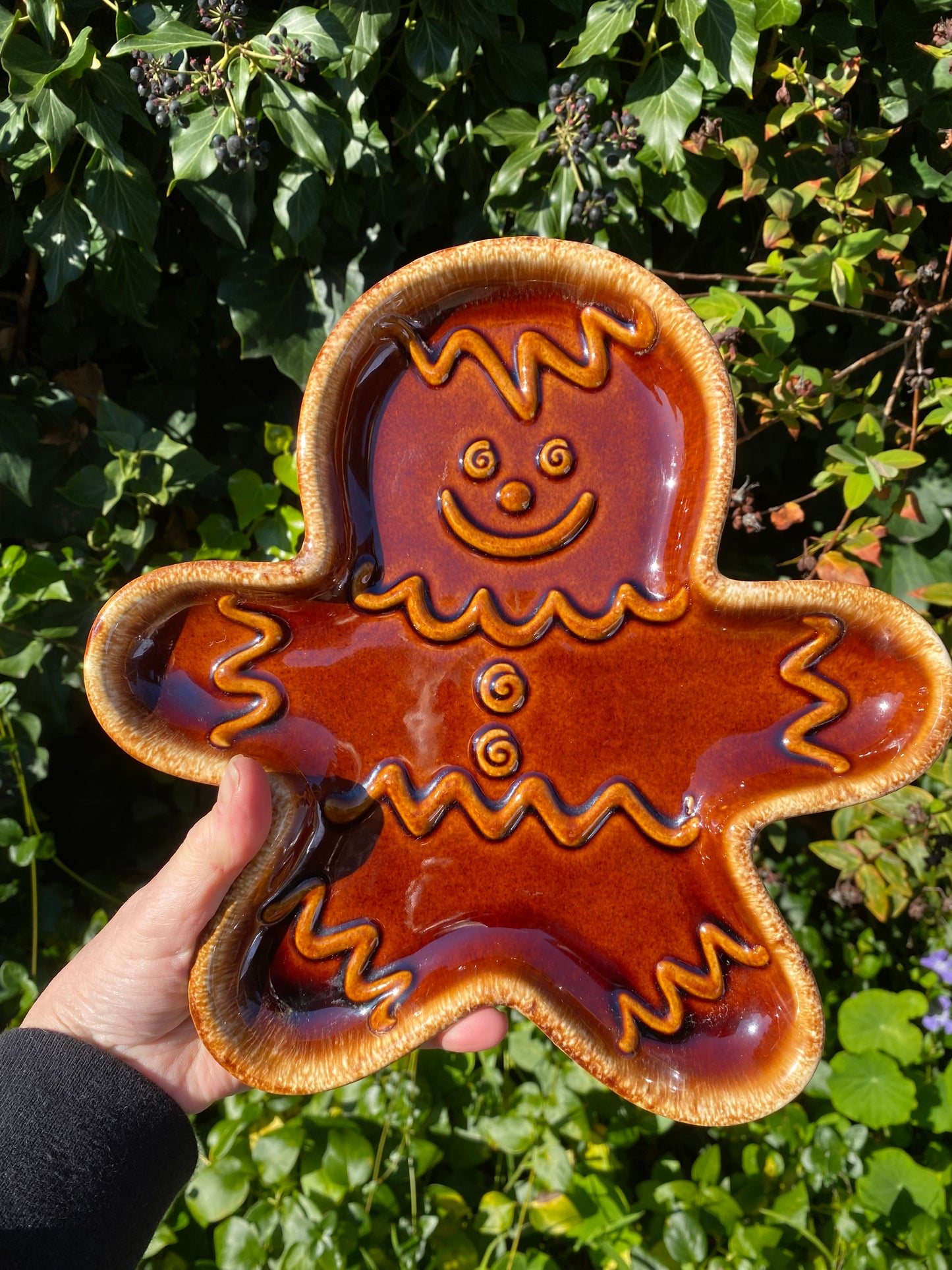 1. Vintage HULL USA Gingerbread Man Cookie Plate (lighter glaze) 40+ years old
