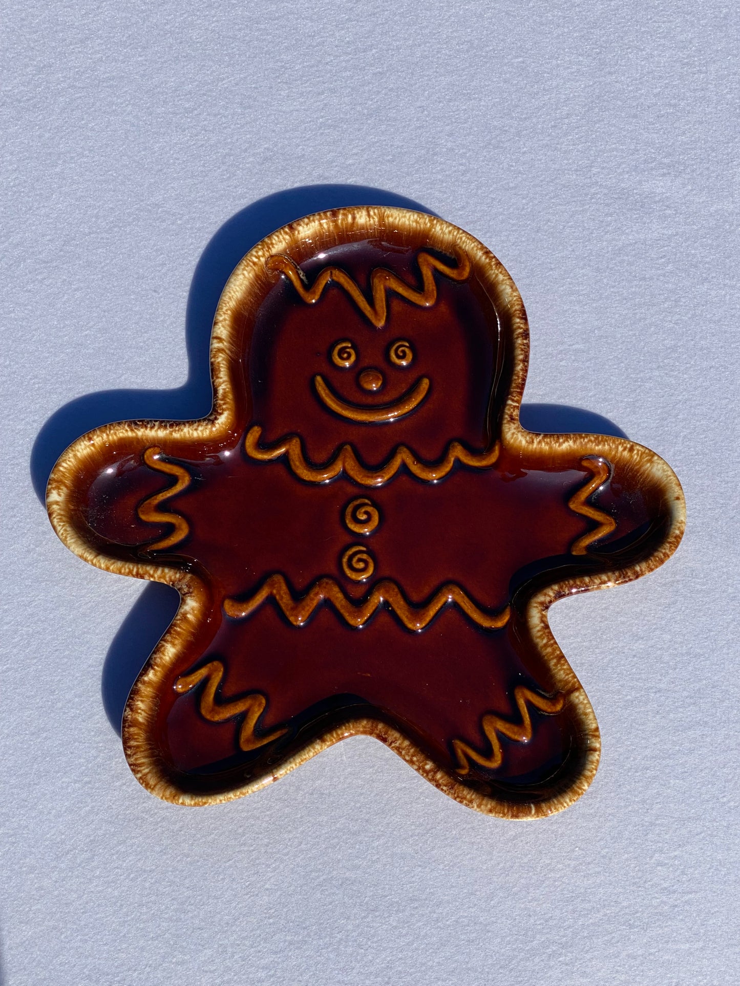 2. Vintage HULL USA Gingerbread Man Cookie plate