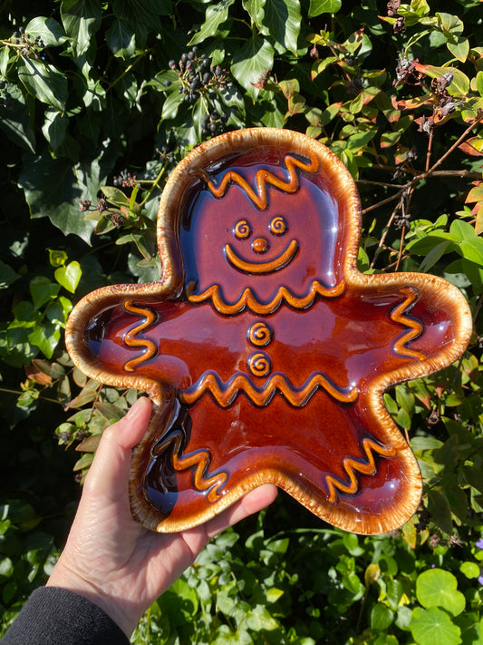 2. Vintage HULL USA Gingerbread Man Cookie plate