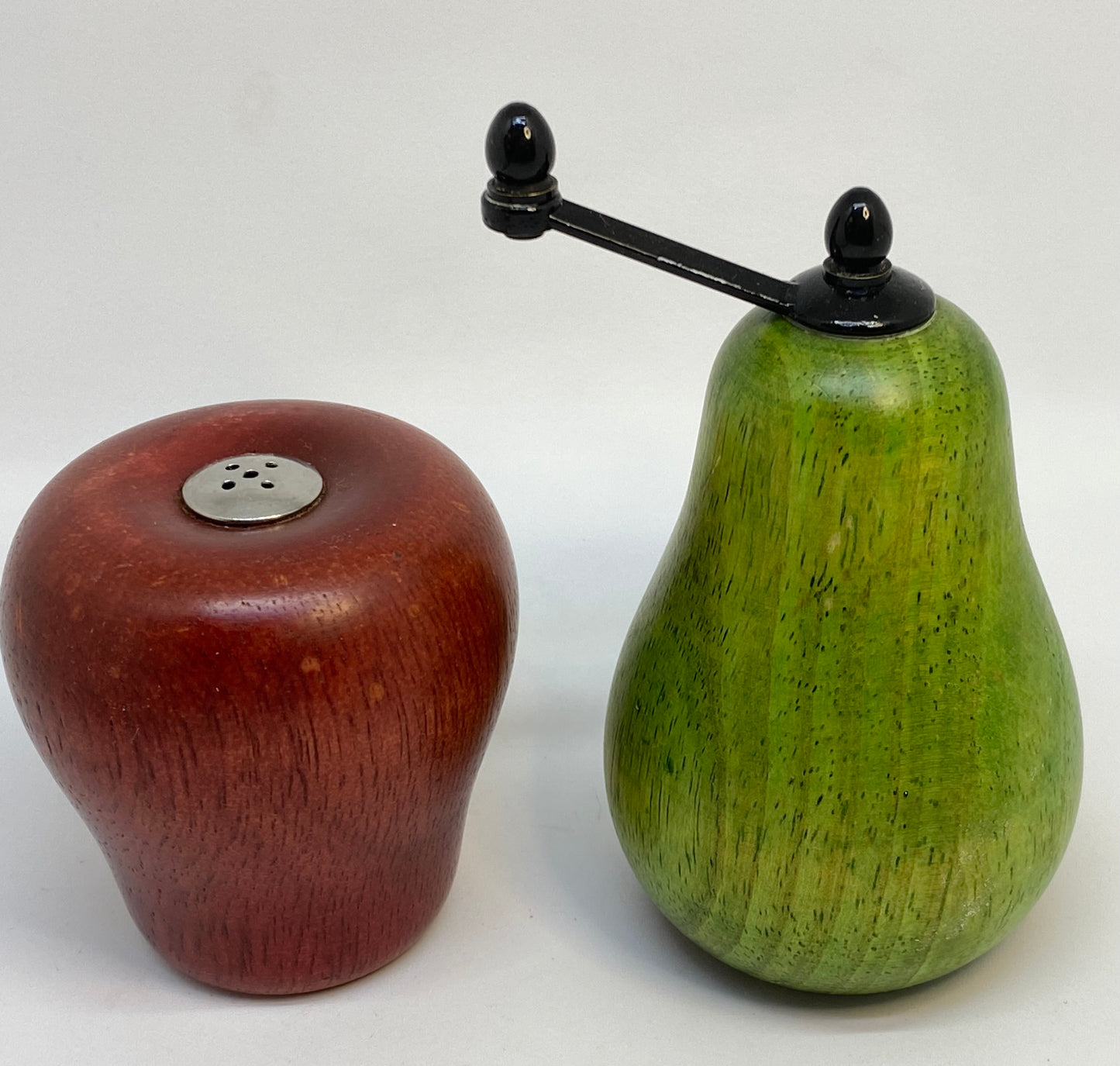 Vintage Wooden Country Kitchen Apple Salt Shaker And Pear Pepper Mill