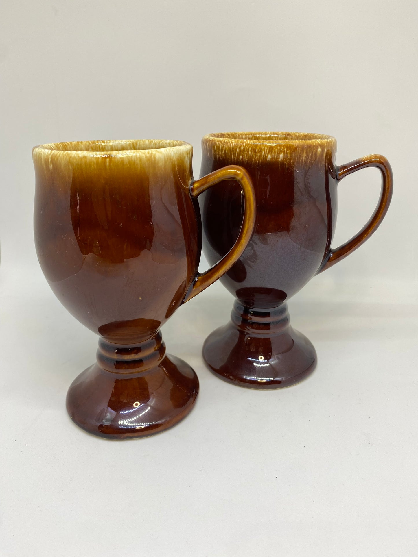 Vintage HULL USA Cups / Mugs in brown 1970s /1980s