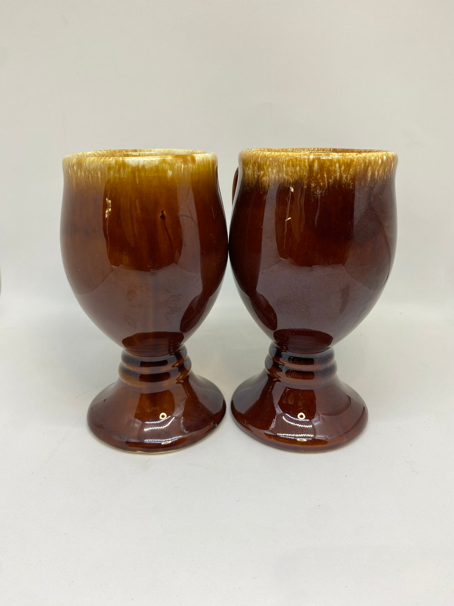 Vintage HULL USA Cups / Mugs in brown 1970s /1980s