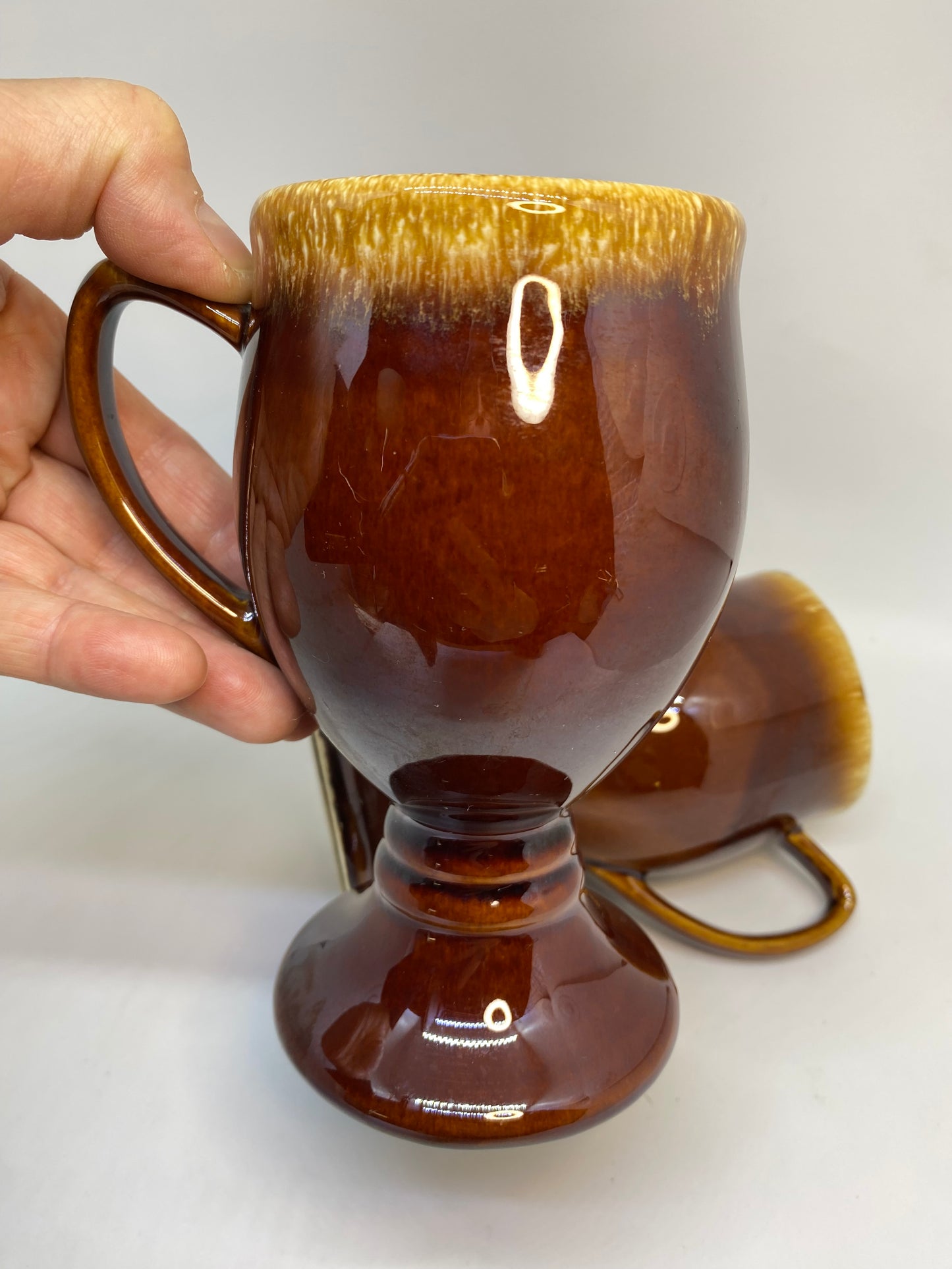 Vintage HULL USA Cups / Mugs in brown 1970s /1980s