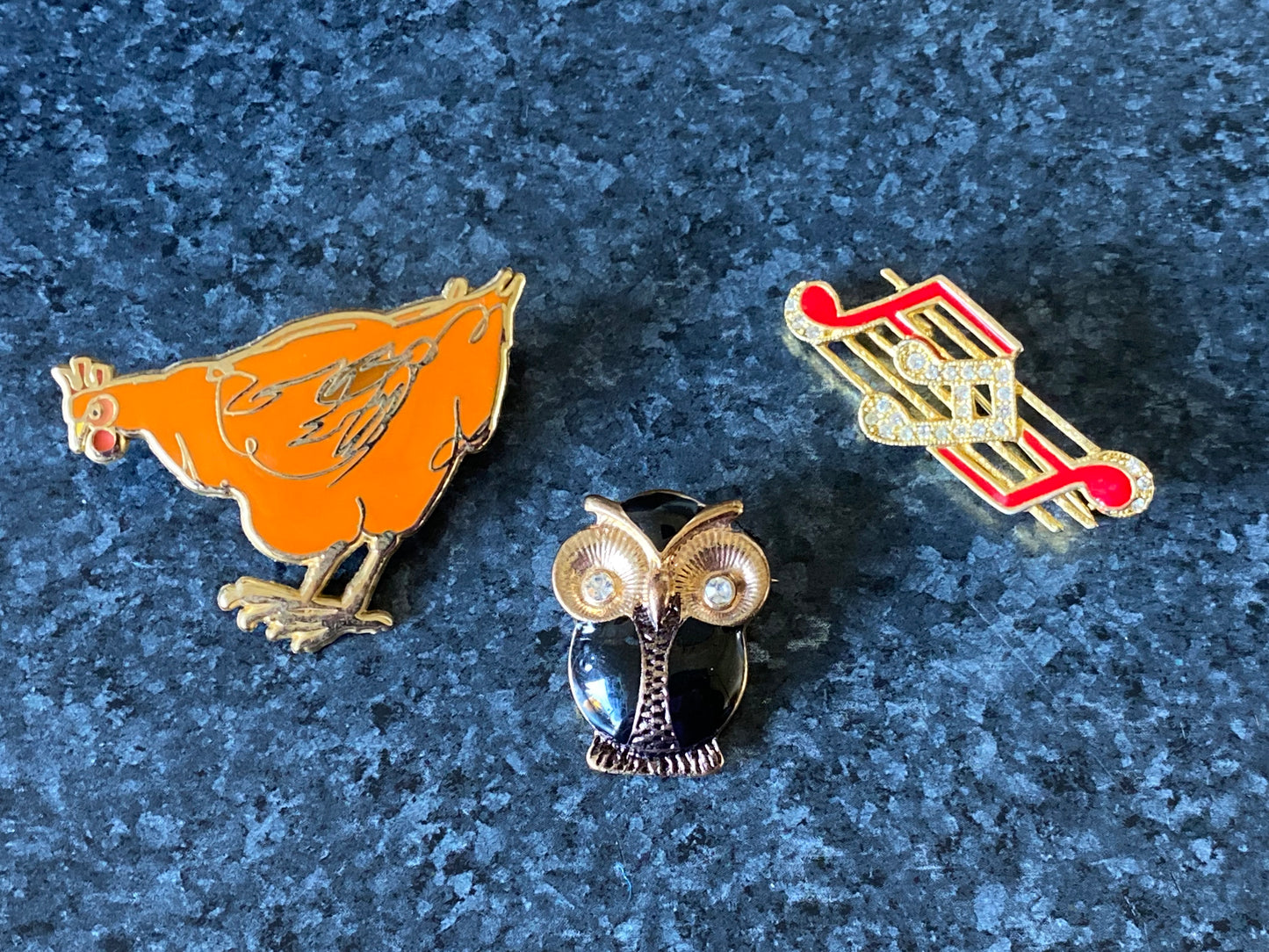 Group of three costume jewellery brooches/pins (Bridget Farmer)