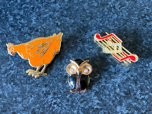 Group of three costume jewellery brooches/pins (Bridget Farmer)