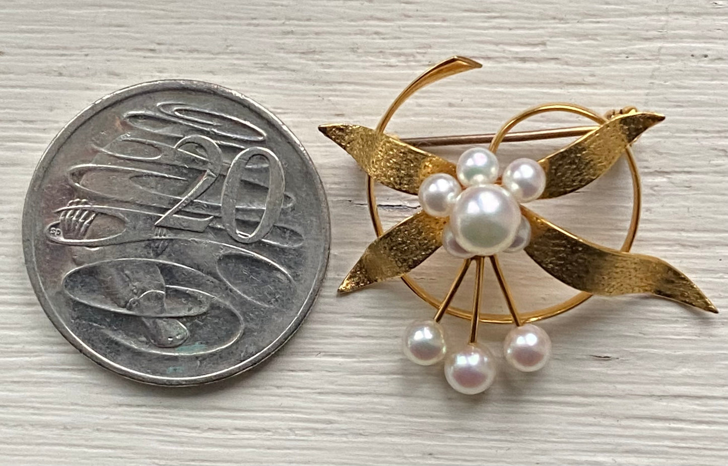 1950s Mikimoto pearl and 9 carat gold brooch