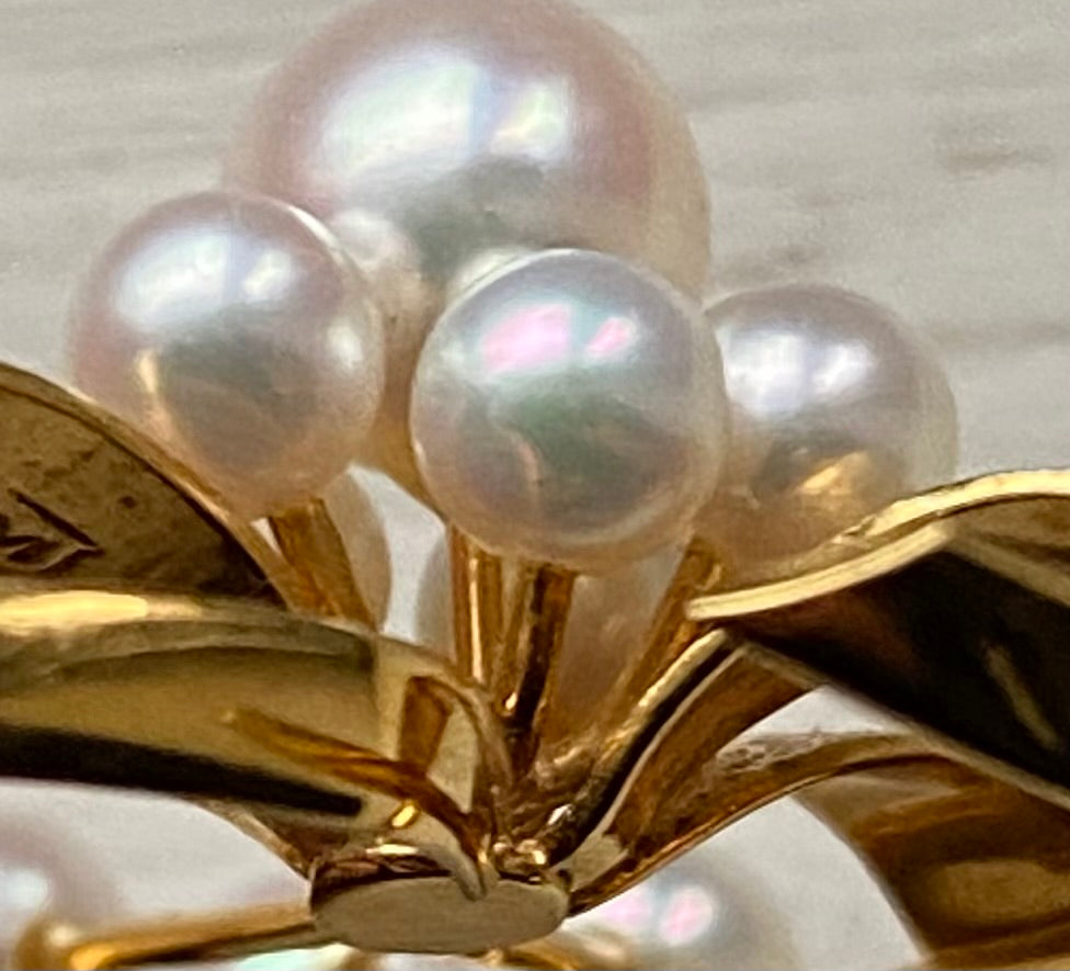 1950s Mikimoto pearl and 9 carat gold brooch