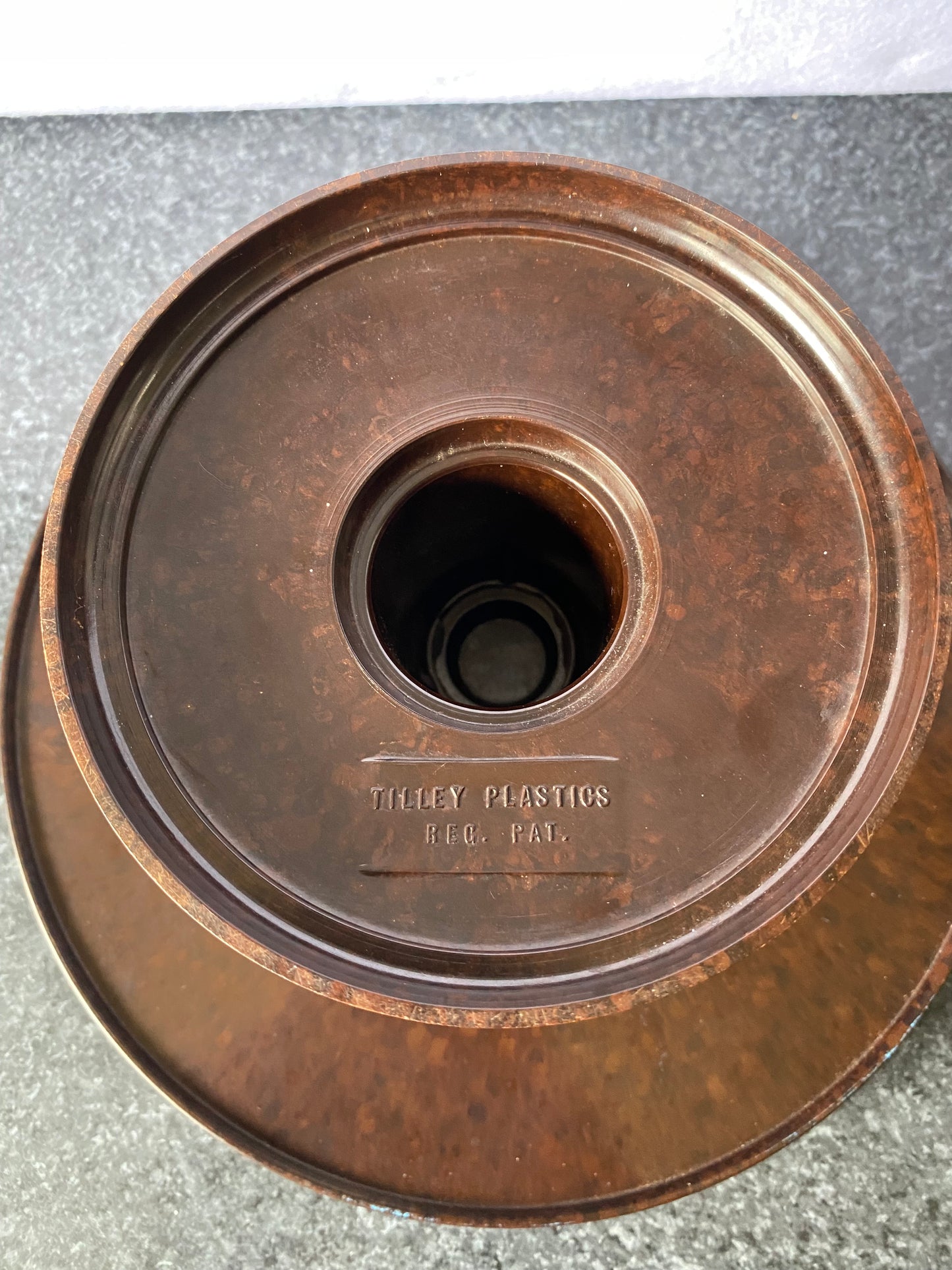 Tilley Plastics Bakelite Cake Stand in poo brown