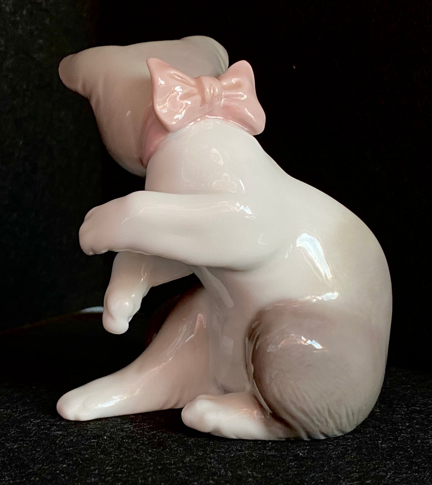 Lladro Cat with mouse (1) #5236 - No Box