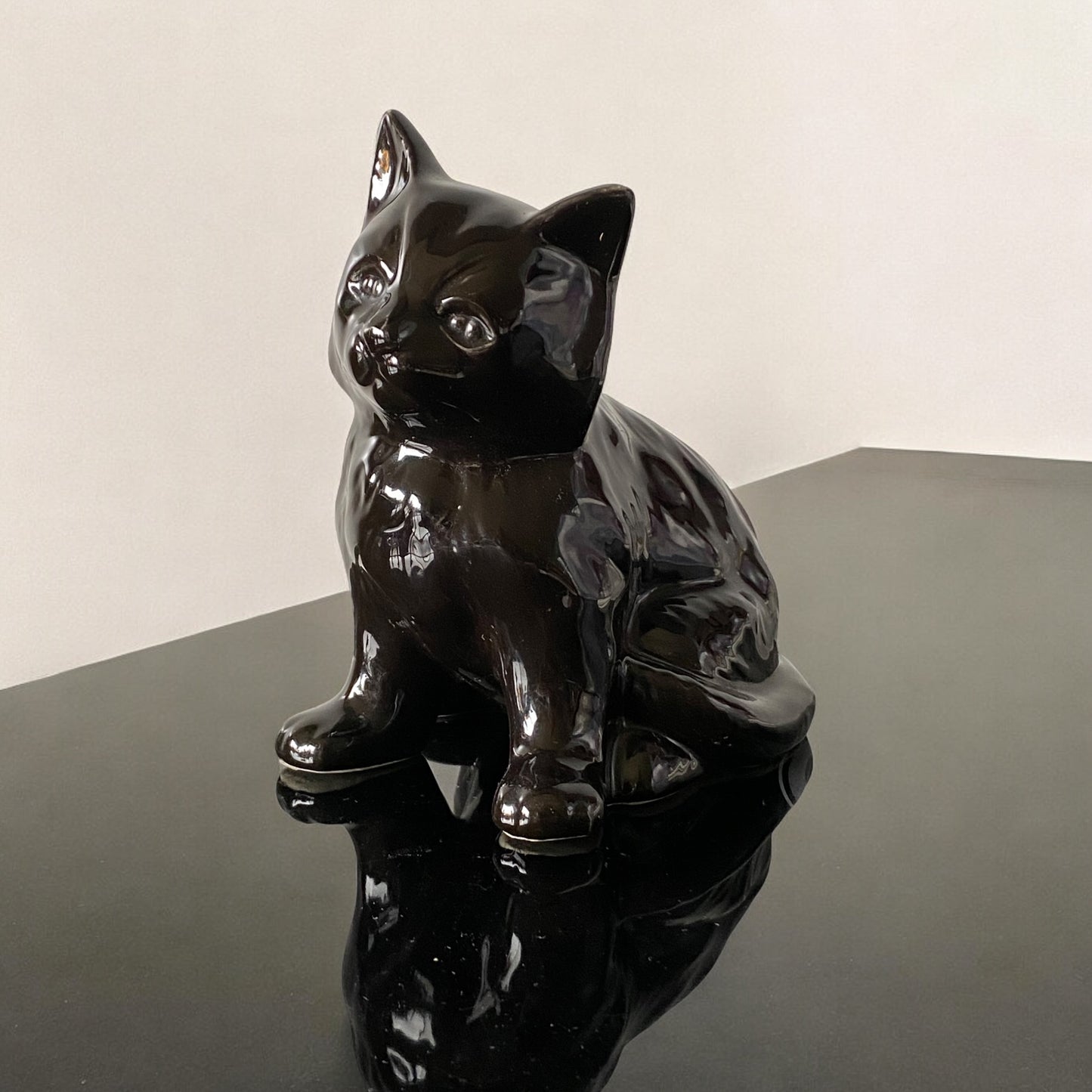 Black ceramic Cat - ENESCO. Imports corp - made in Taiwan (1970s) original sticker