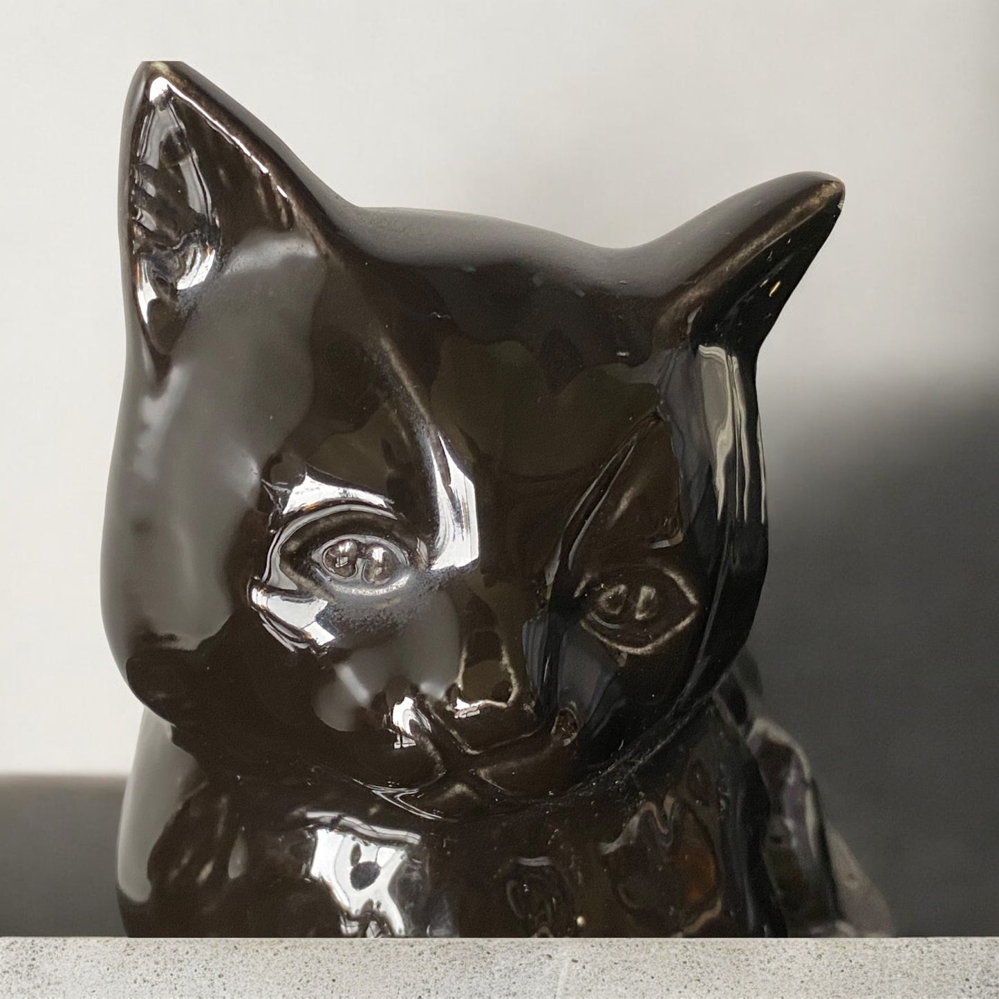 Black ceramic Cat - ENESCO. Imports corp - made in Taiwan (1970s) original sticker