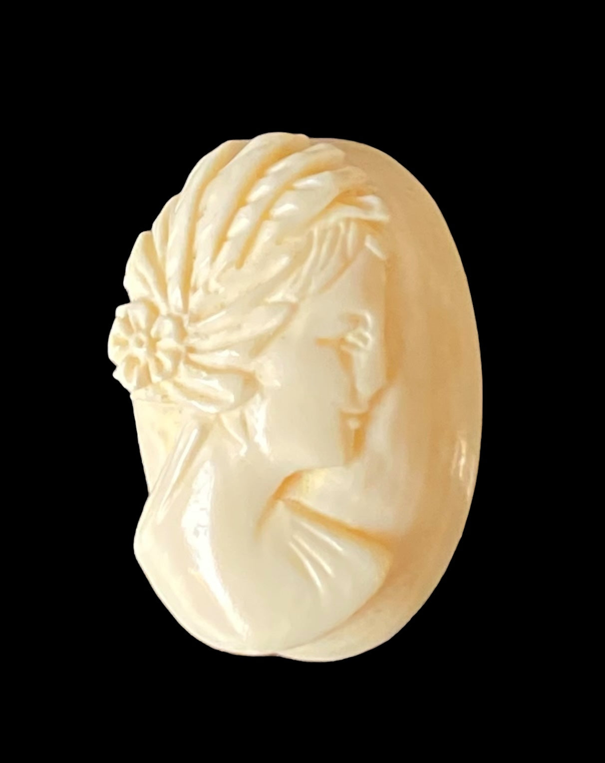 Vintage Cameo Brooch