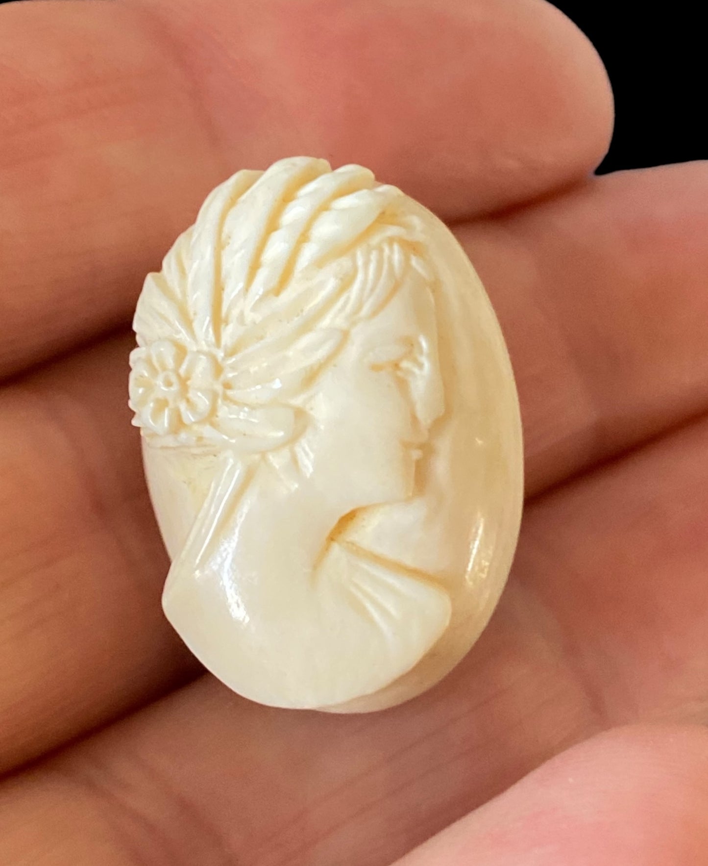 Vintage Cameo Brooch