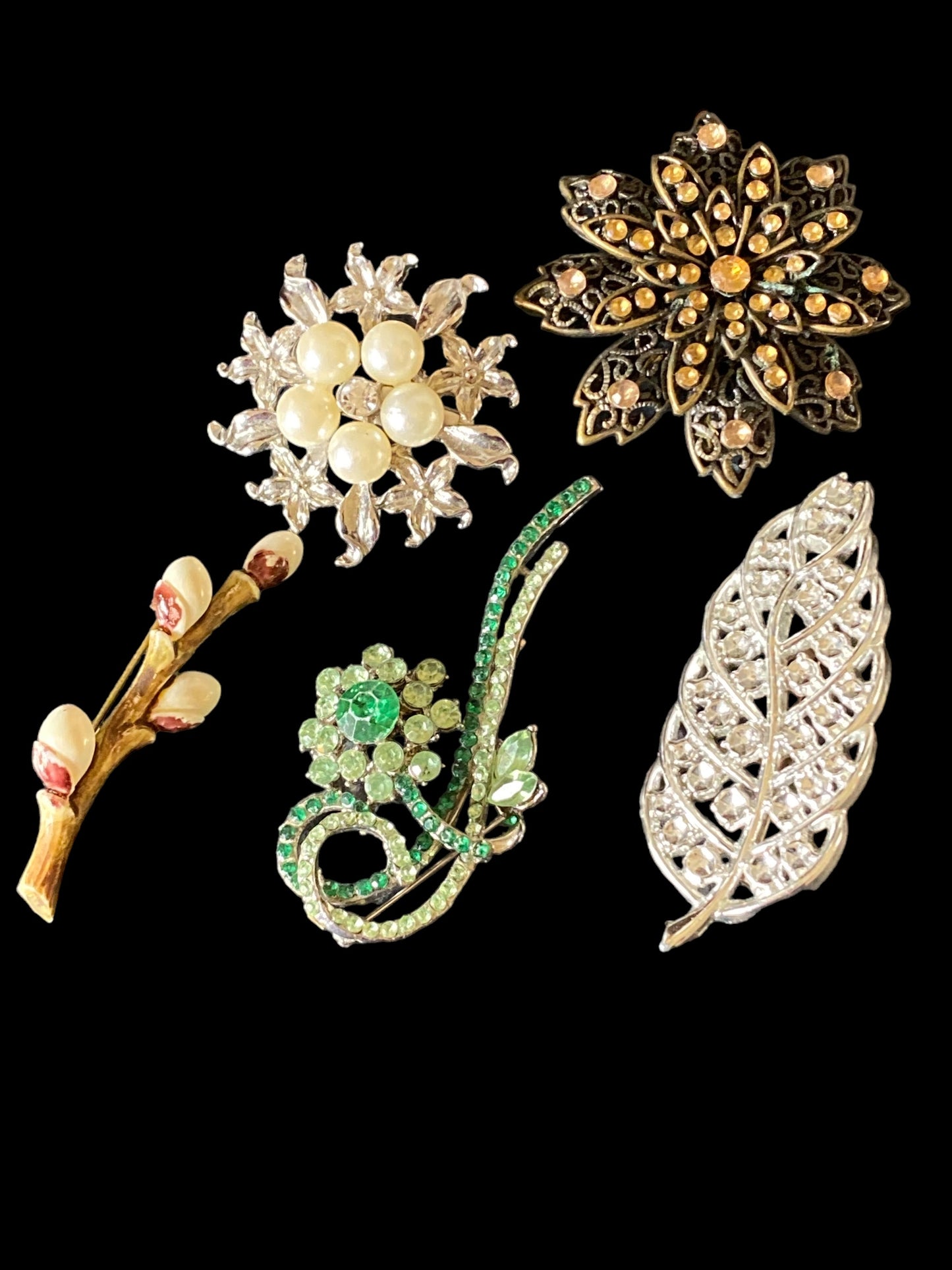 5 Vintage brooches