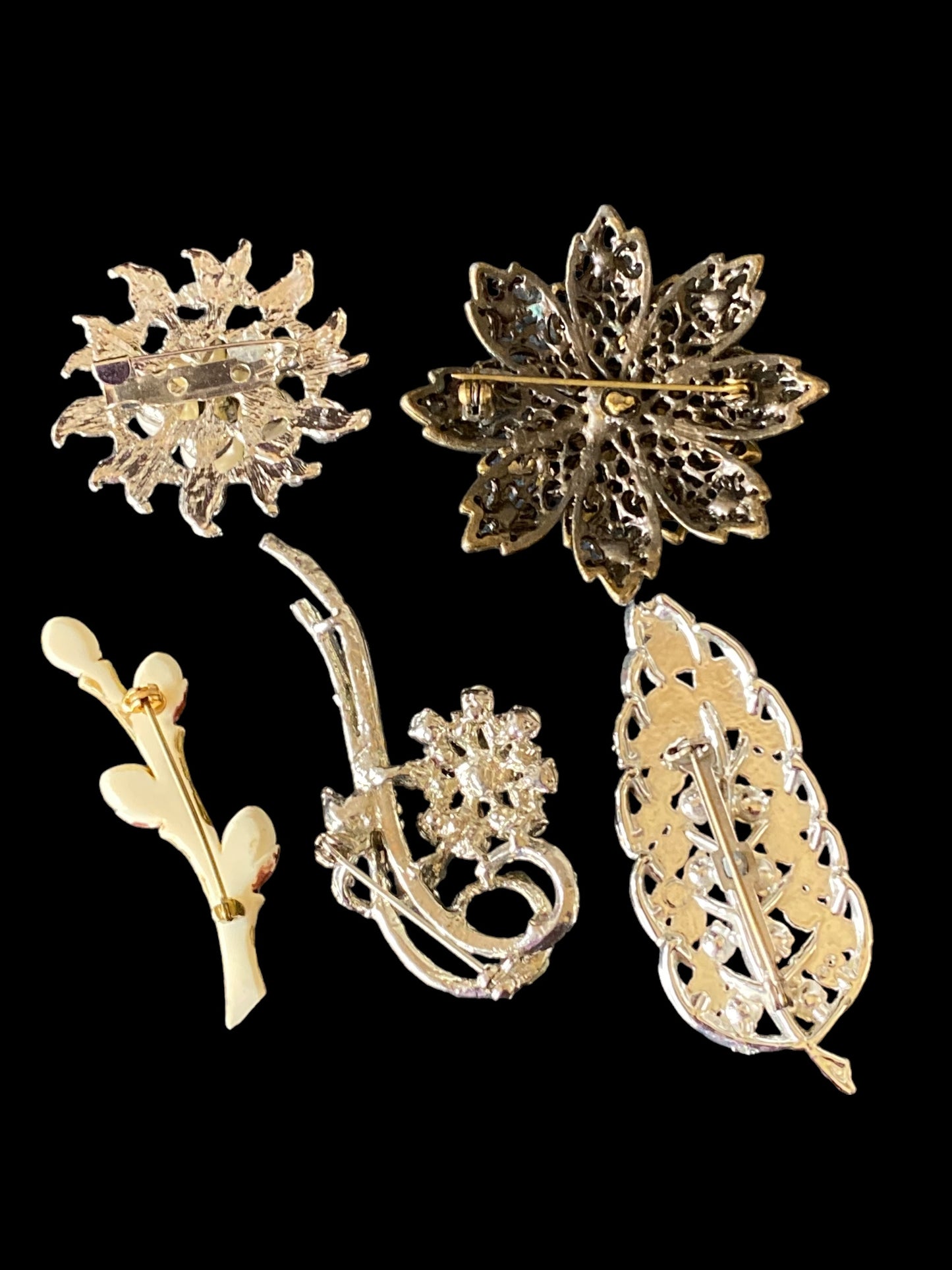 5 Vintage brooches